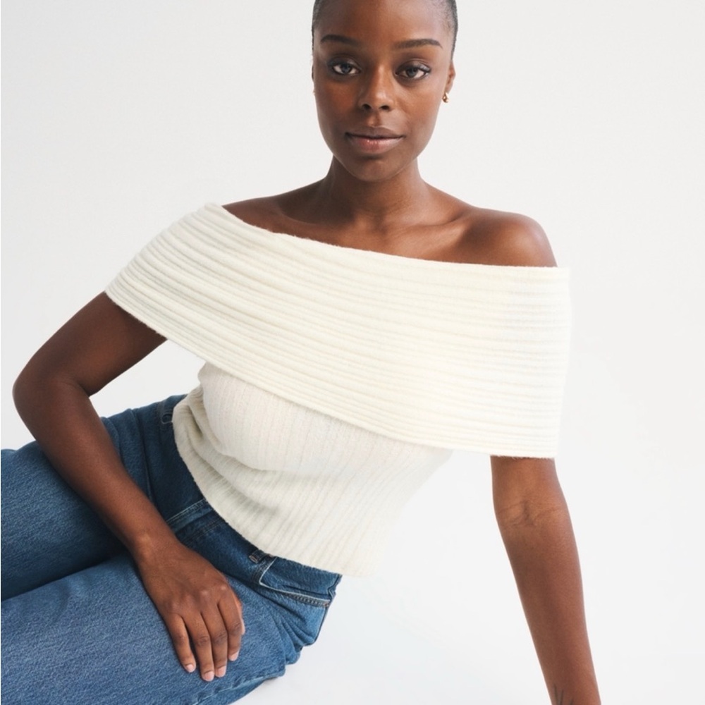 Abercrombie & Fitch Elegant Off-Shoulder Cream Sweater
